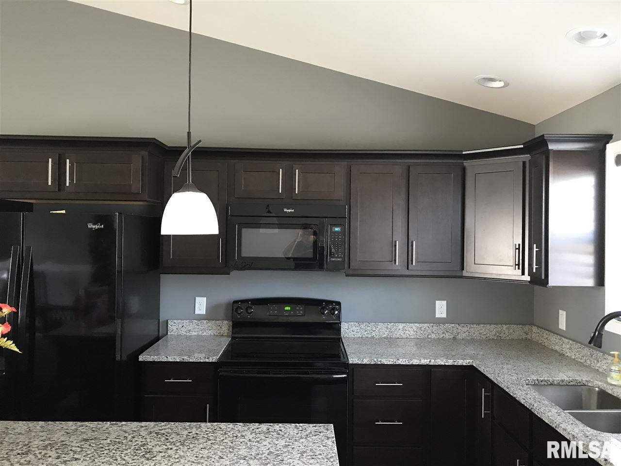 1301 Mitchell Street Washington, IL 61571 - Photo 5 of 12 Gallery Image 5