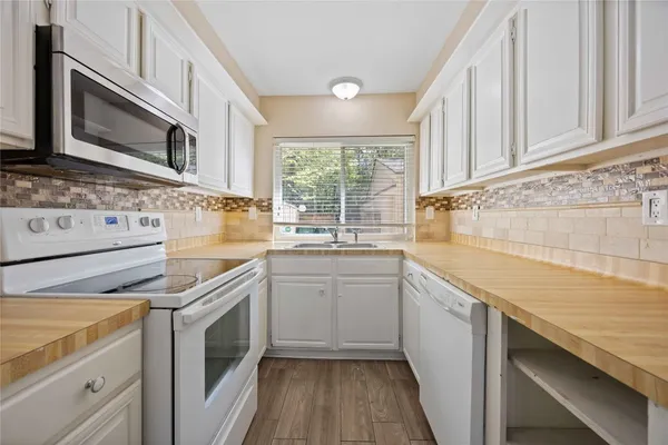 $1,800 | 2325 West Settler's Way, The Woodlands, TX 77380