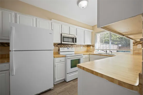 $1,800 | 2325 West Settler's Way, The Woodlands, TX 77380