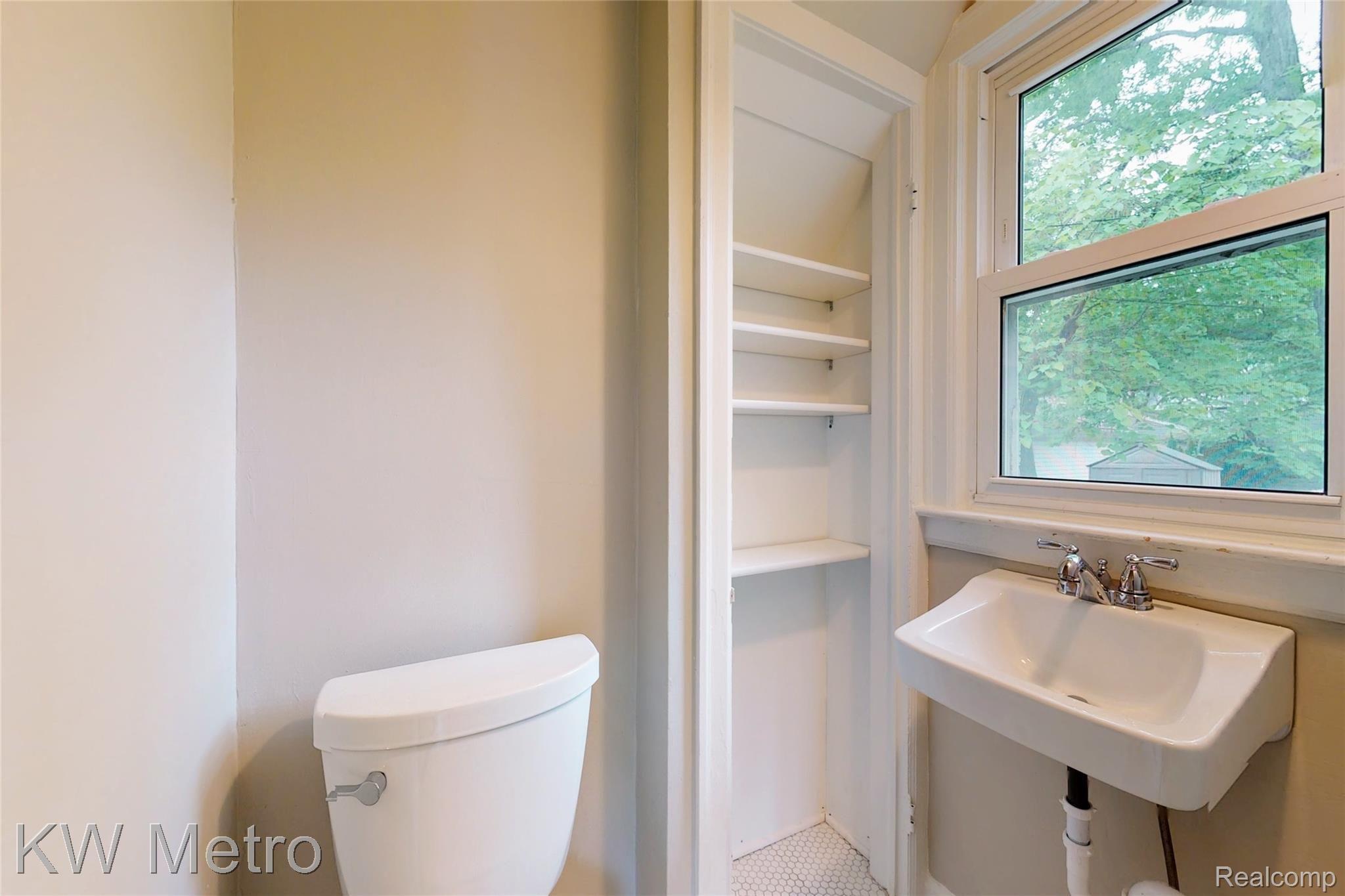 56 Kensington Boulevard Pleasant Ridge, MI 48069 - Photo 12 of 29 Half-Bath