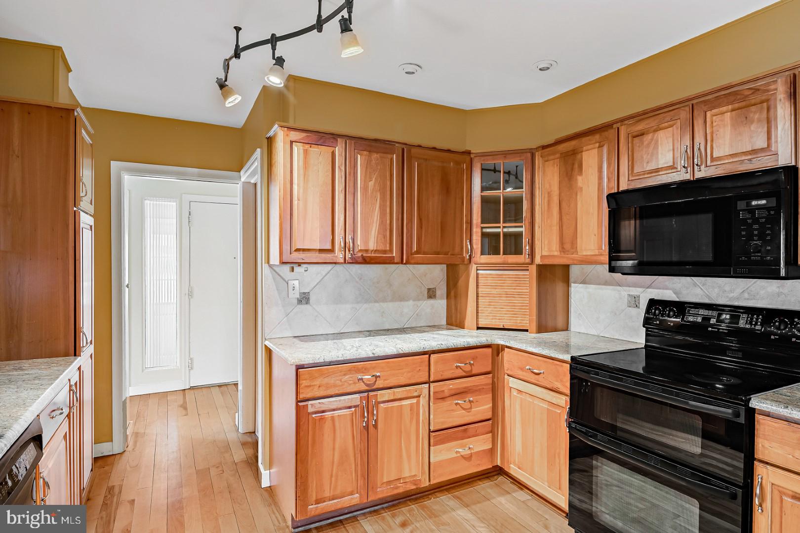 761 Linden Road Hershey, PA 17033 - Photo 4 of 19 Gallery Image 4