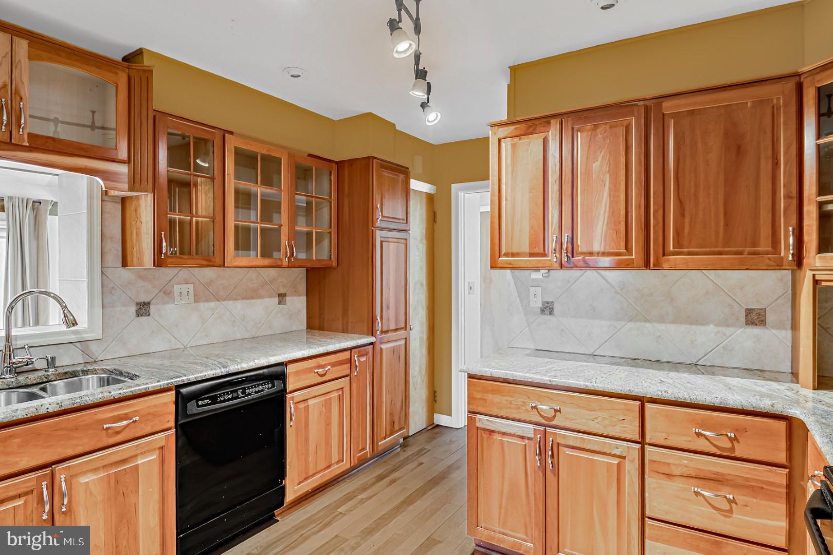 761 Linden Road Hershey, PA 17033 - Photo 5 of 19 Gallery Image 5