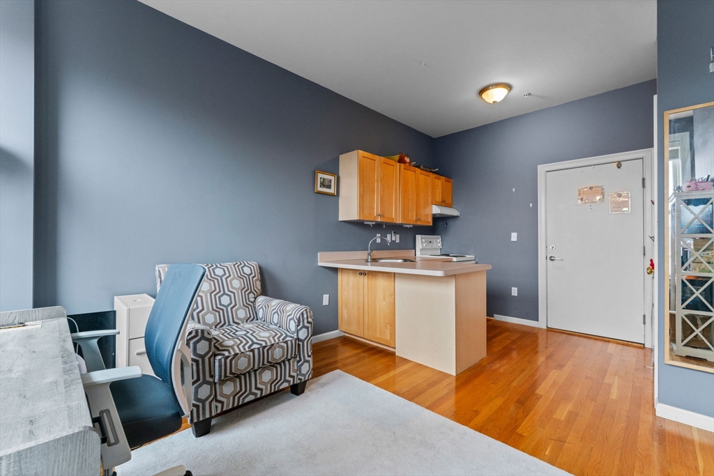 483 Beacon Street, Unit 63 Boston, MA 02115 - Photo 3 of 10 a living room with furniture and a flat screen tv