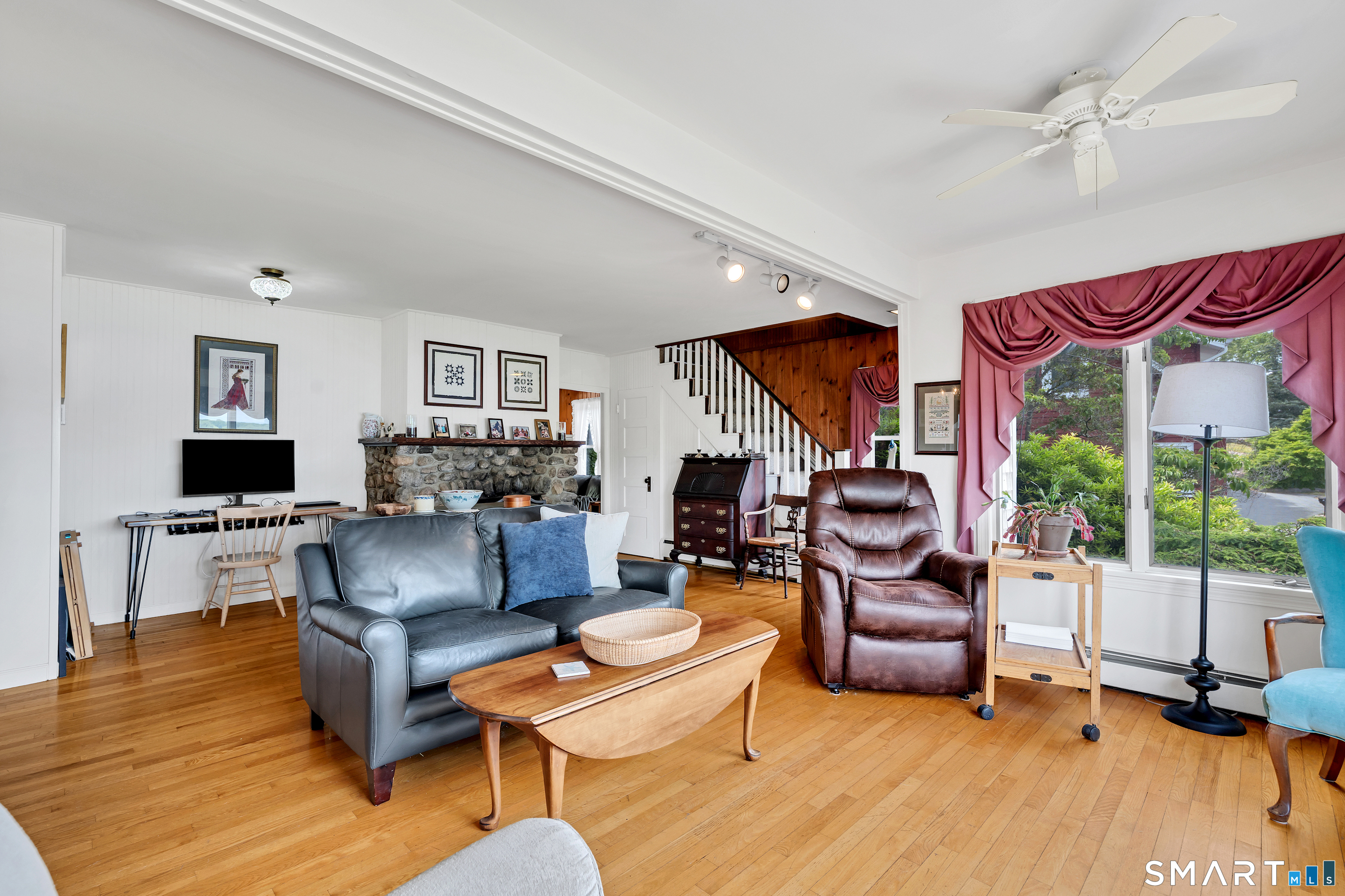 16 Ledge Road East Lyme, CT 06357 - Photo 8 of 34
