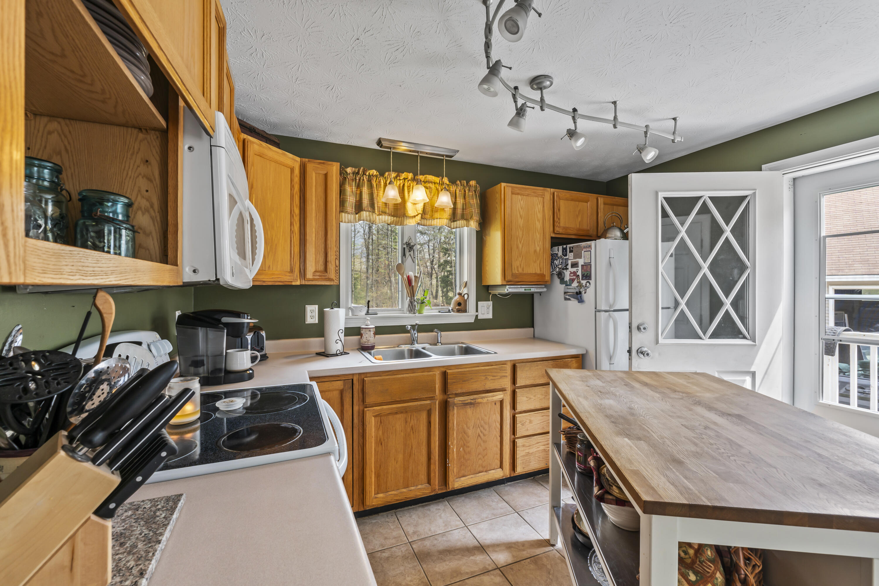 14 Wogan Road Raymond, ME 04071 - Photo 4 of 40 14 Wogan Rd Kitchen