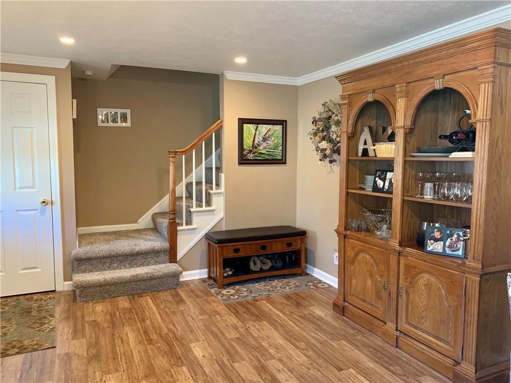 209 Siebert Road Pittsburgh, PA 15237 - Photo 4 of 25