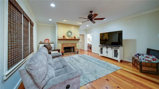 $899,900 | 5580 Point W Drive, Oakwood, GA 30566