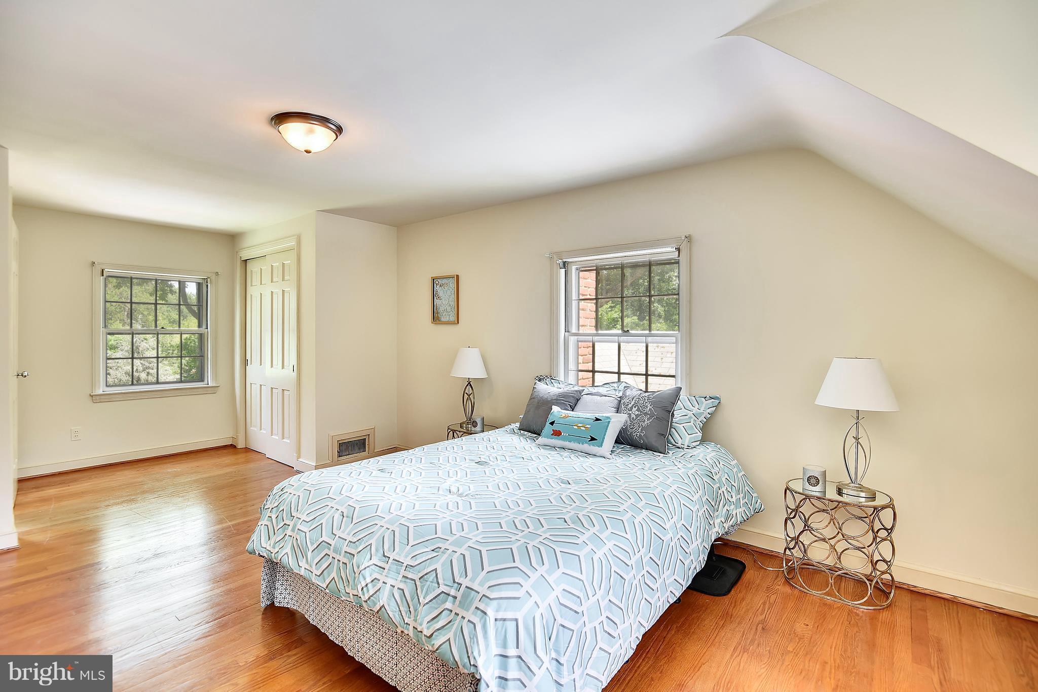 3931 Chesterbrook Road Arlington, VA 22207 - Photo 21 of 28 Sun filled with lovely hardwood floor