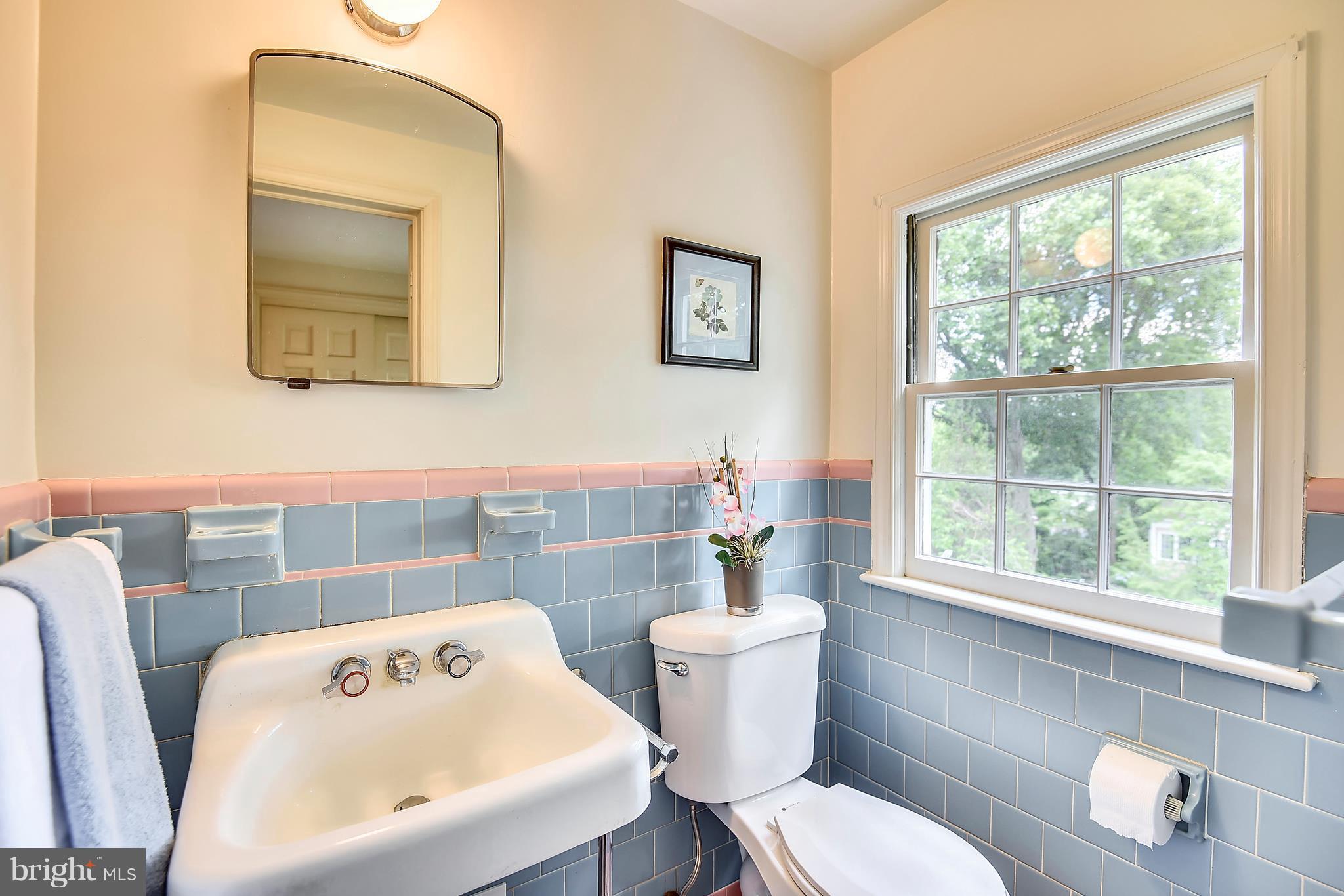 3931 Chesterbrook Road Arlington, VA 22207 - Photo 22 of 28 Half bath with vintge tile