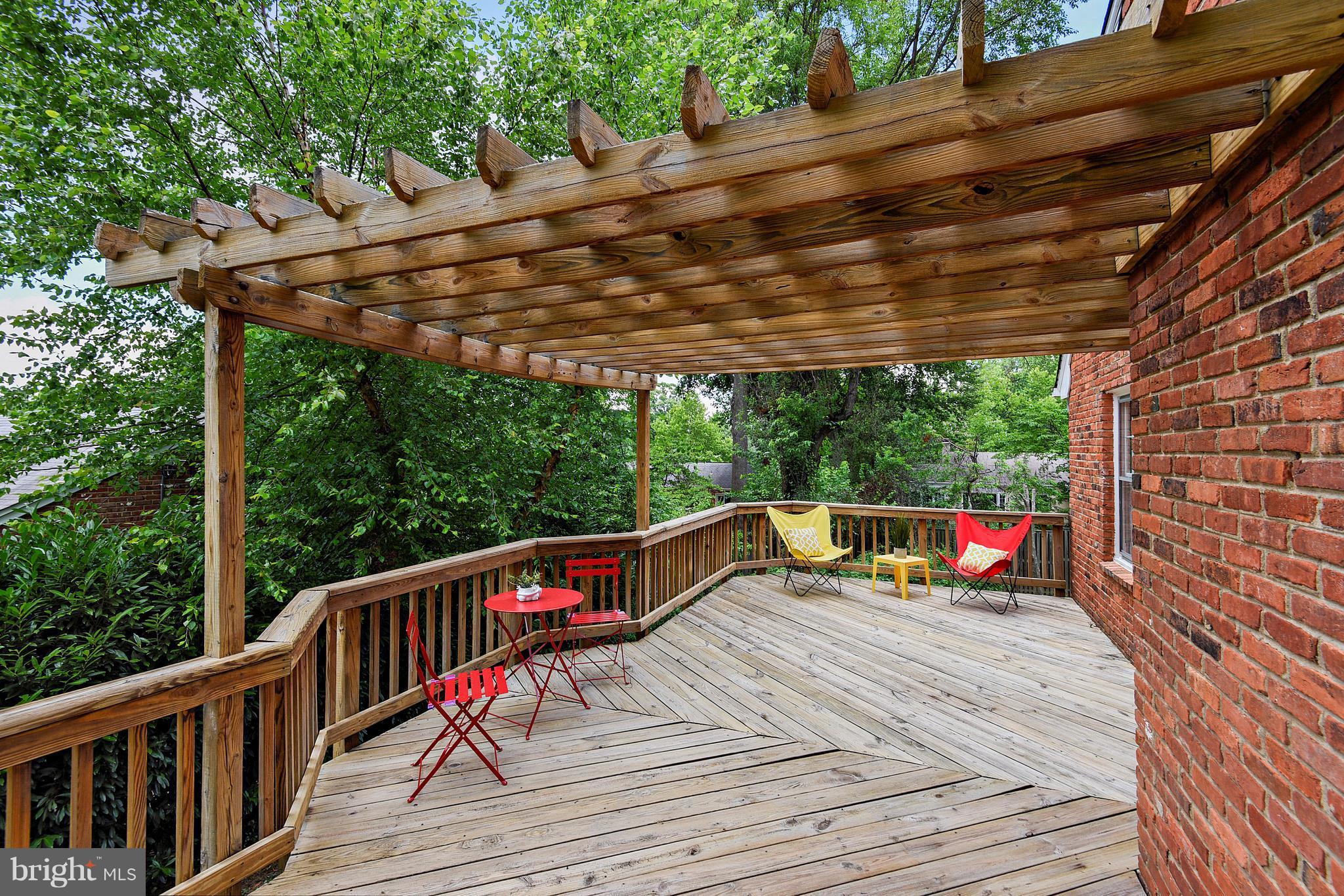 3931 Chesterbrook Road Arlington, VA 22207 - Photo 5 of 28 Side deck off living room