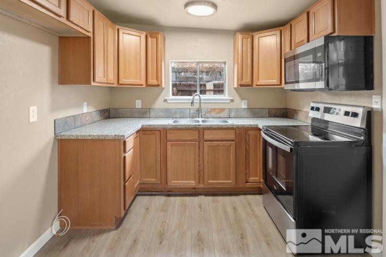 565 Colorado River Boulevard Reno, NV 89502 - Photo 14 of 25 a kitchen with a sink stove and cabinets