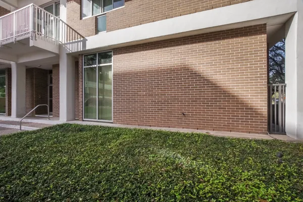 $1,200 | 3600 Montrose Boulevard, Unit 106, Houston, TX 77006