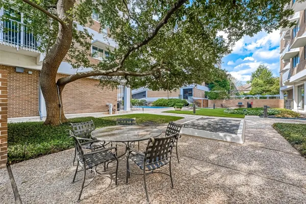 $1,200 | 3600 Montrose Boulevard, Unit 106, Houston, TX 77006