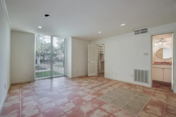 $1,200 | 3600 Montrose Boulevard, Unit 106, Houston, TX 77006