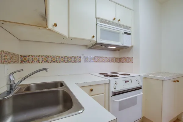 $1,200 | 3600 Montrose Boulevard, Unit 106, Houston, TX 77006