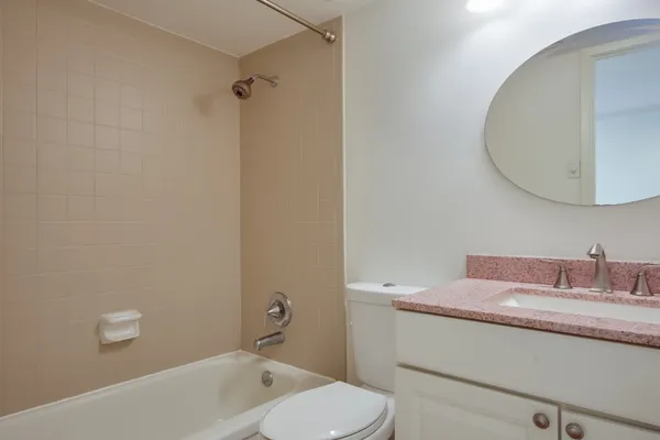 $1,200 | 3600 Montrose Boulevard, Unit 106, Houston, TX 77006