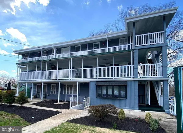 $1,300 | 6200 54th Place, Unit 11, Riverdale, MD 20737