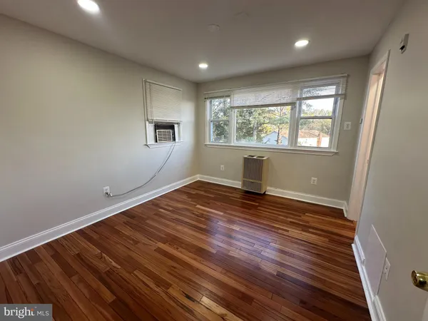 $1,300 | 6200 54th Place, Unit 11, Riverdale, MD 20737