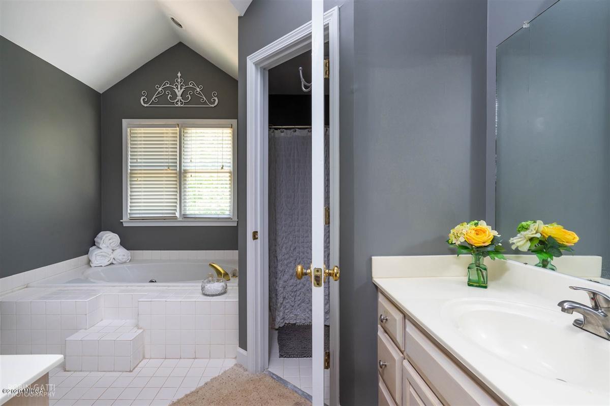 178 Rivoli Landing Macon, GA 31210 - Photo 15 of 28 Master Bathroom