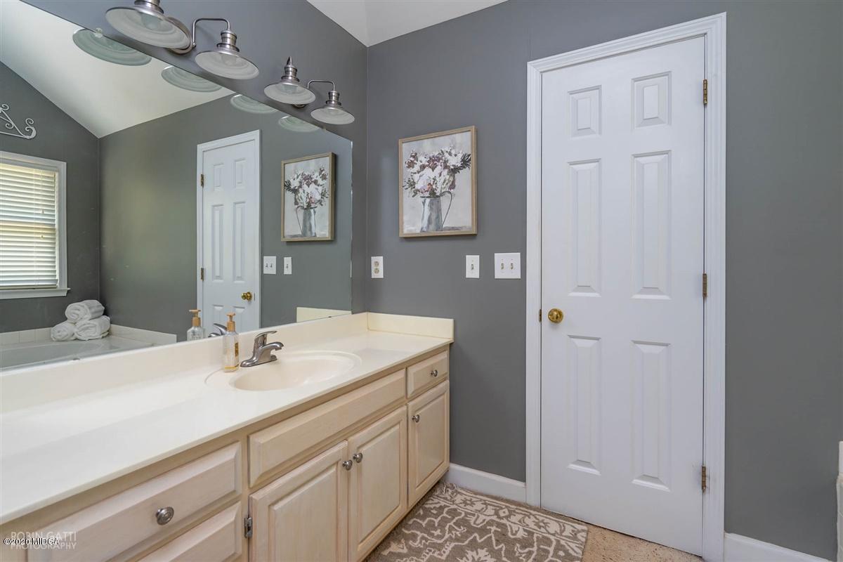 178 Rivoli Landing Macon, GA 31210 - Photo 16 of 28 Master Bathroom