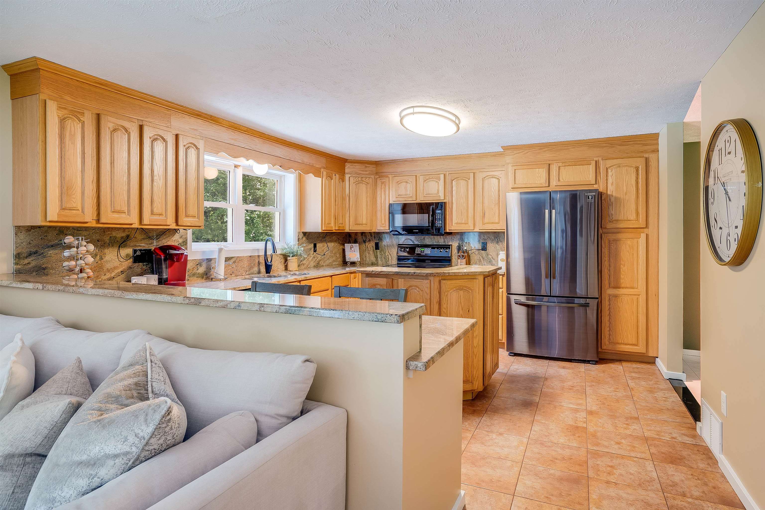 91 Hardy Road Bedford, NH 03110 - Photo 4 of 39