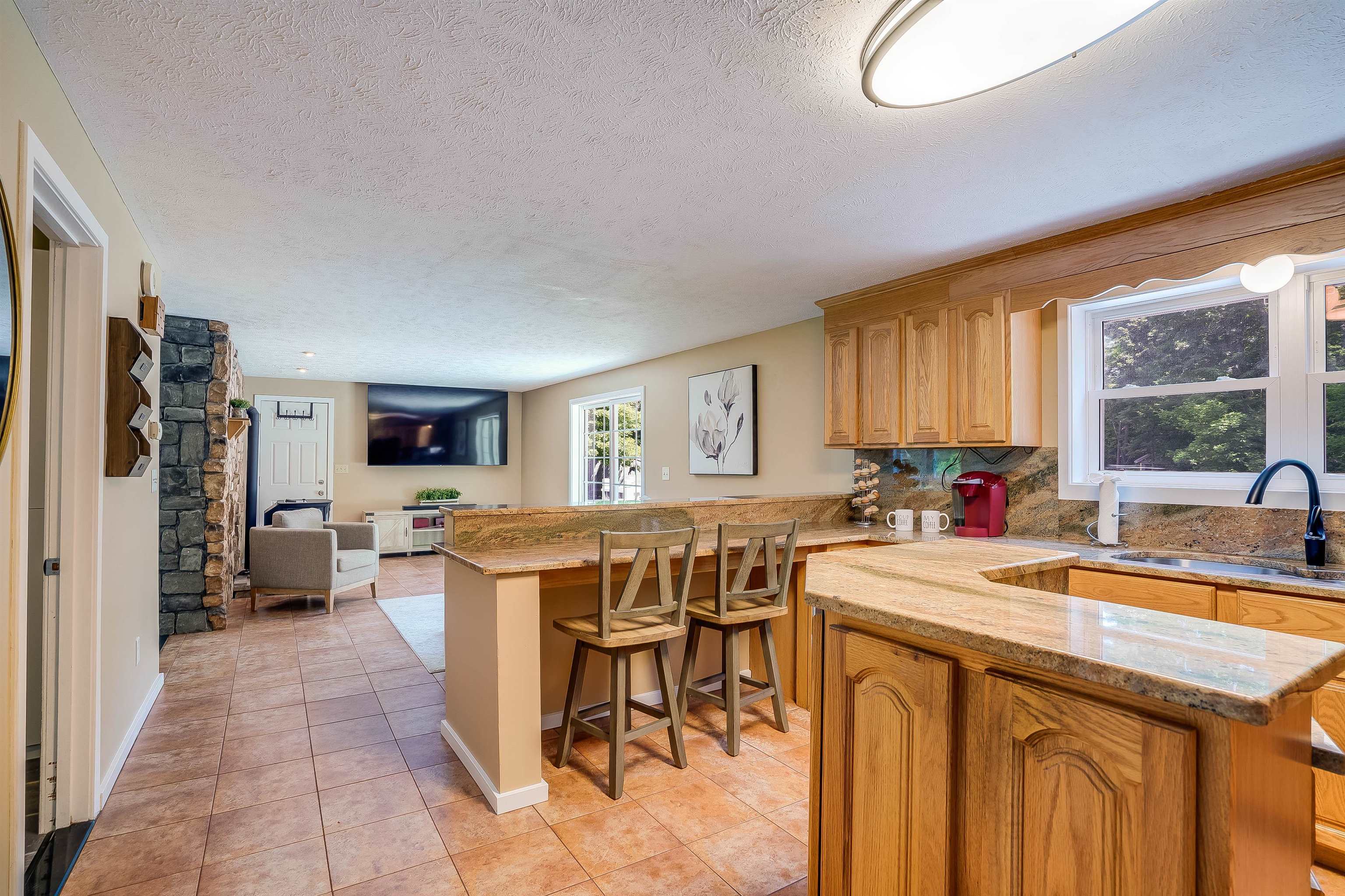 91 Hardy Road Bedford, NH 03110 - Photo 5 of 39