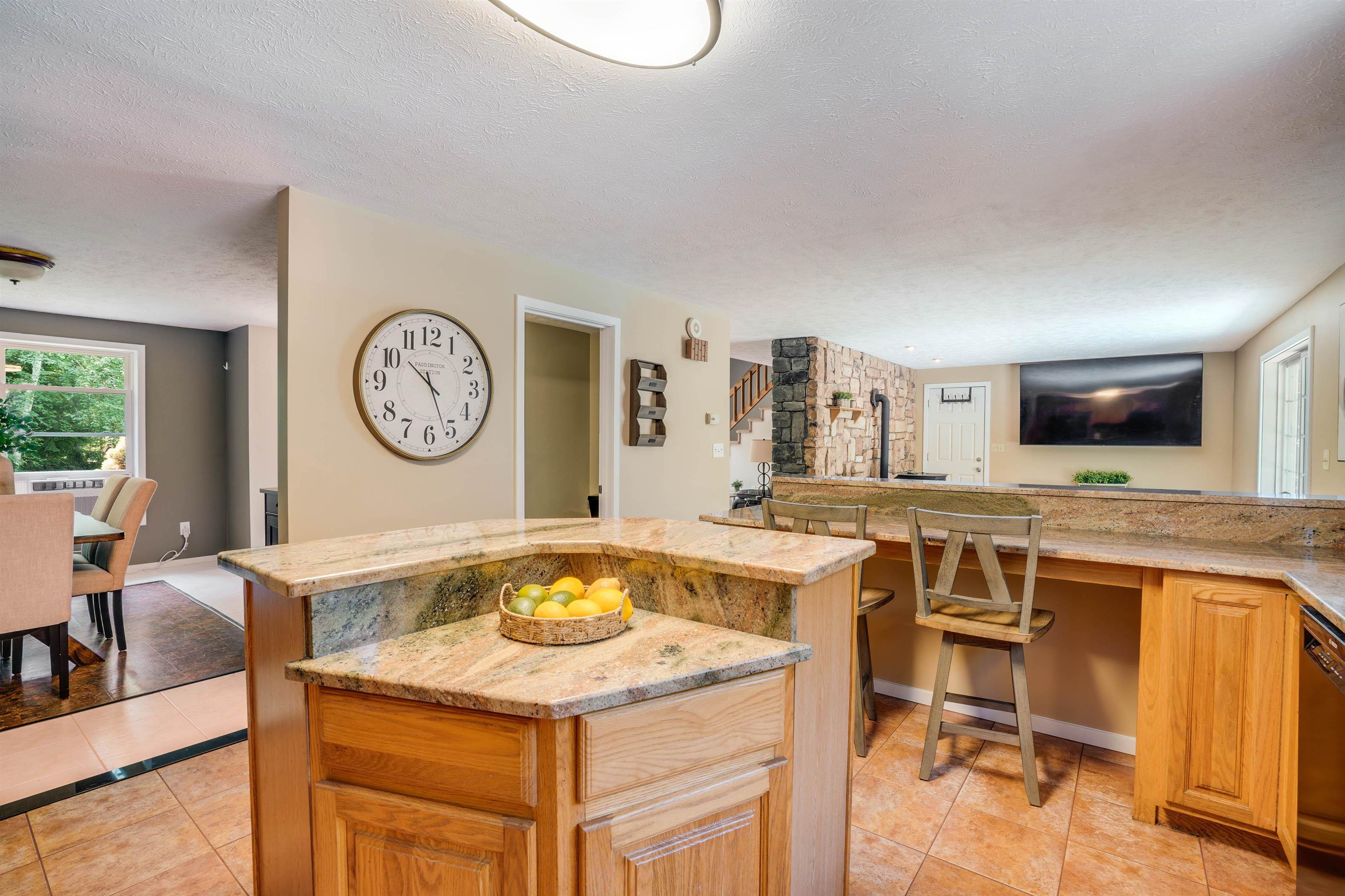 91 Hardy Road Bedford, NH 03110 - Photo 6 of 39