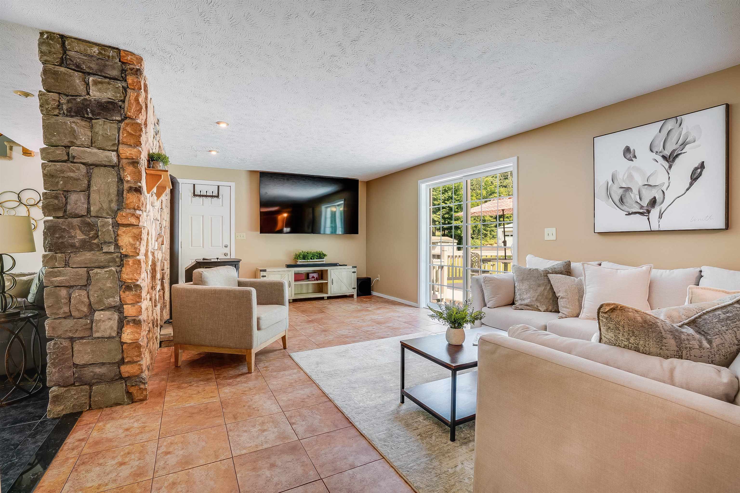 91 Hardy Road Bedford, NH 03110 - Photo 7 of 39