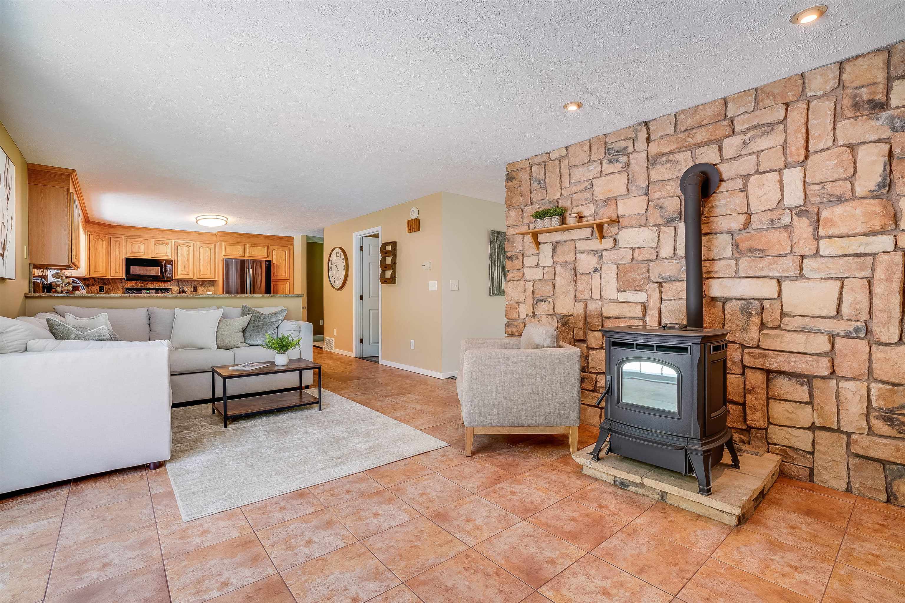 91 Hardy Road Bedford, NH 03110 - Photo 8 of 39