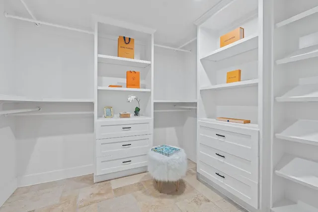 $1,549,000 | 1325 Likeness Road, Spicewood, TX 78669