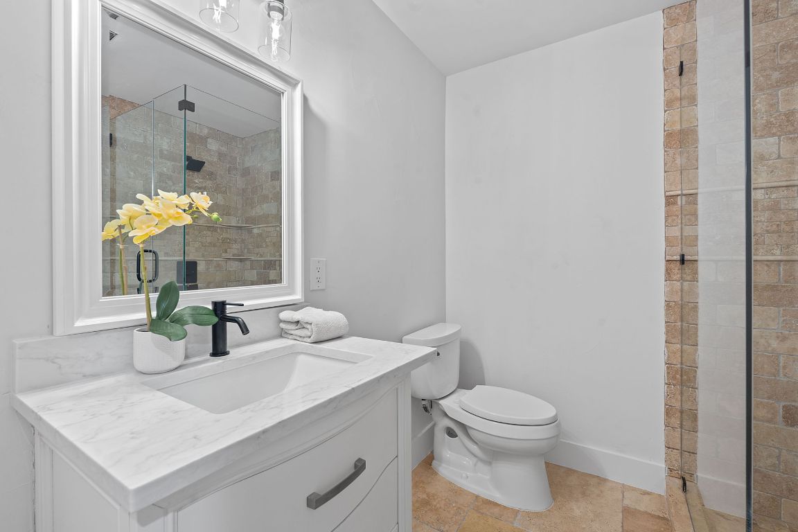 1325 Likeness Road Spicewood, TX 78669 - Photo 19 of 38 2nd full bathroom on main level