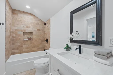 $1,549,000 | 1325 Likeness Road, Spicewood, TX 78669