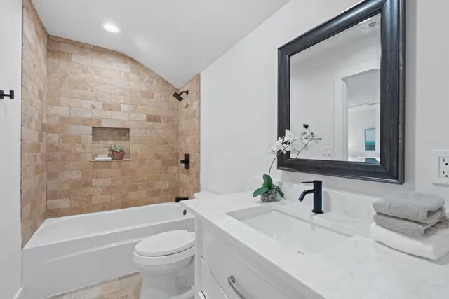 $1,549,000 | 1325 Likeness Road, Spicewood, TX 78669