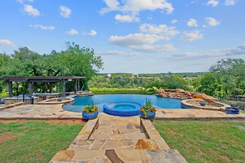 $1,549,000 | 1325 Likeness Road, Spicewood, TX 78669