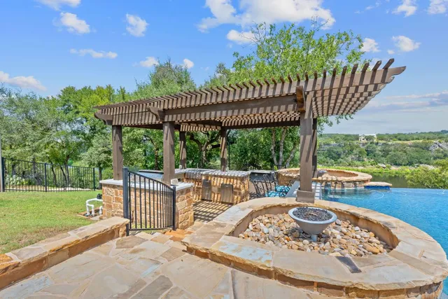 $1,549,000 | 1325 Likeness Road, Spicewood, TX 78669