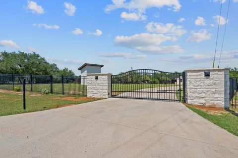 $1,549,000 | 1325 Likeness Road, Spicewood, TX 78669