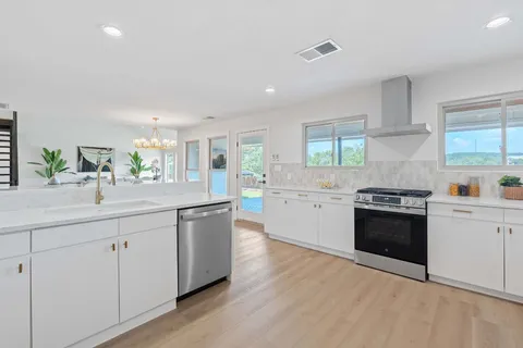 $1,549,000 | 1325 Likeness Road, Spicewood, TX 78669