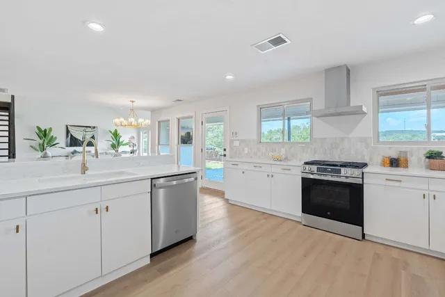 $1,549,000 | 1325 Likeness Road, Spicewood, TX 78669