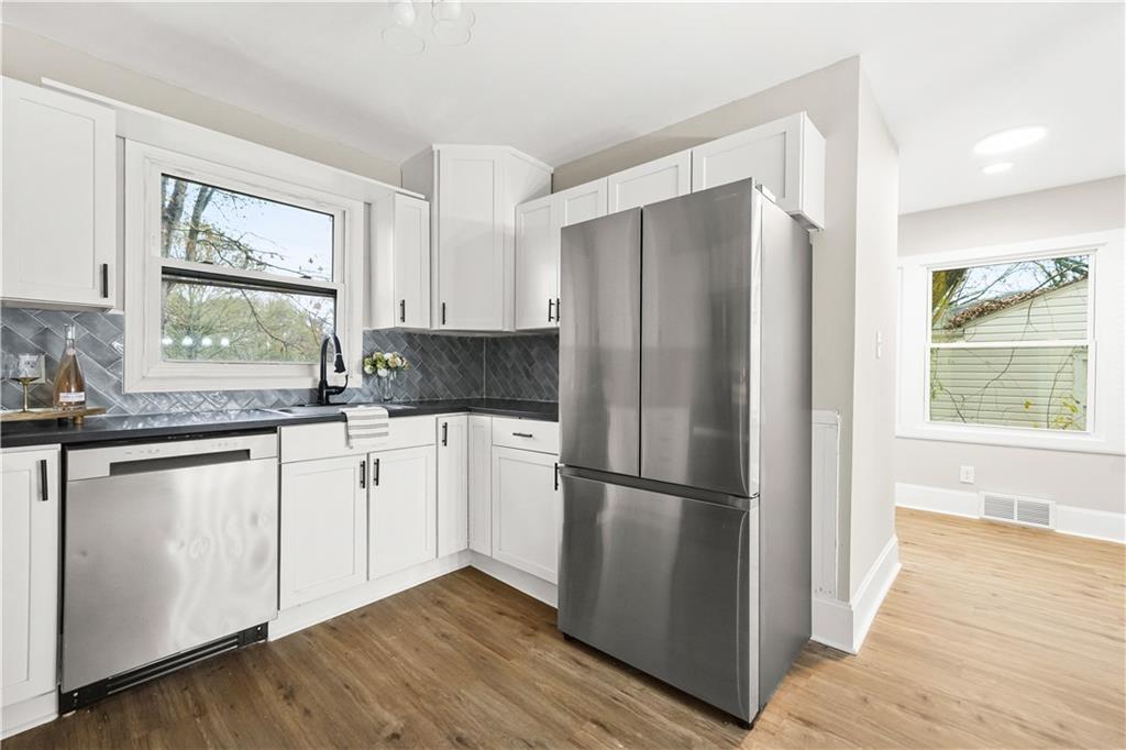 819 Blossom Street Southwest Atlanta, GA 30310 - Photo 14 of 77