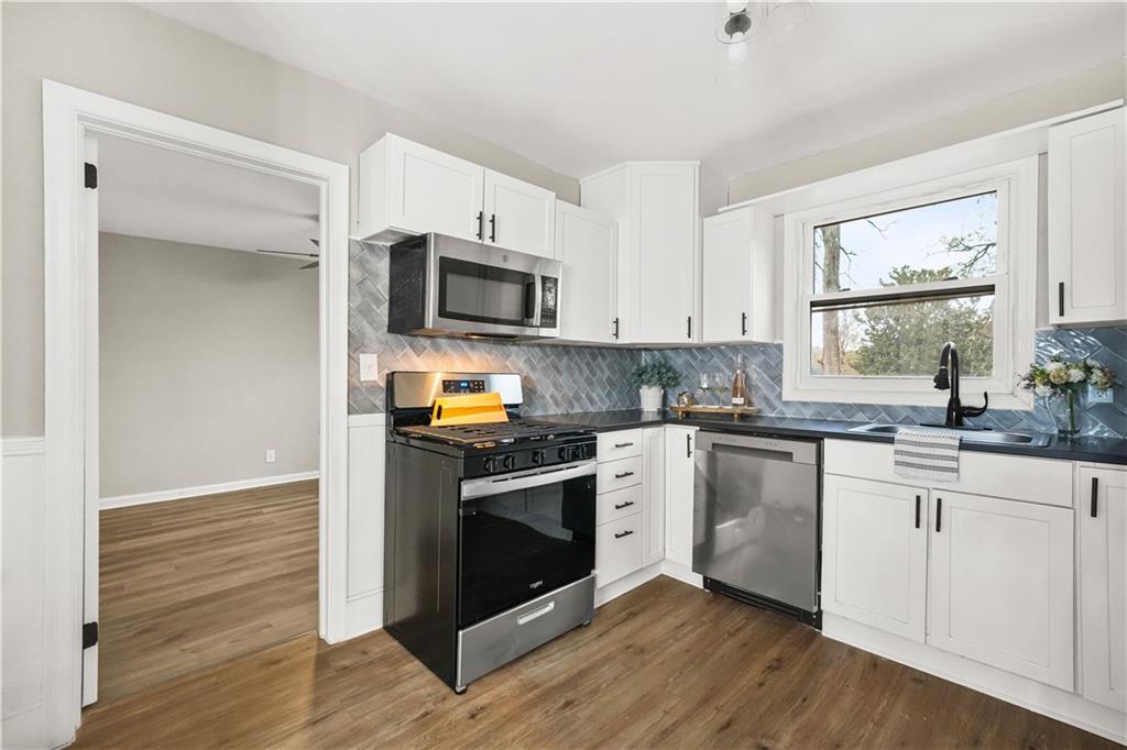 819 Blossom Street Southwest Atlanta, GA 30310 - Photo 15 of 77