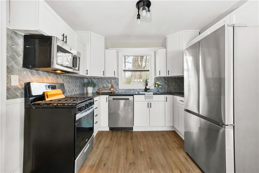 819 Blossom Street Southwest Atlanta, GA 30310 - Photo 2 of 77