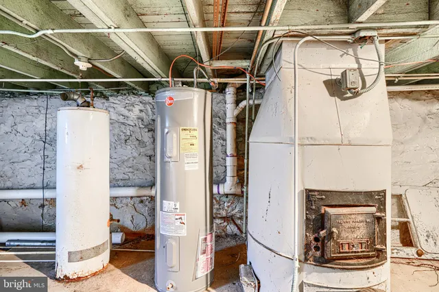 a view of a walk in closet