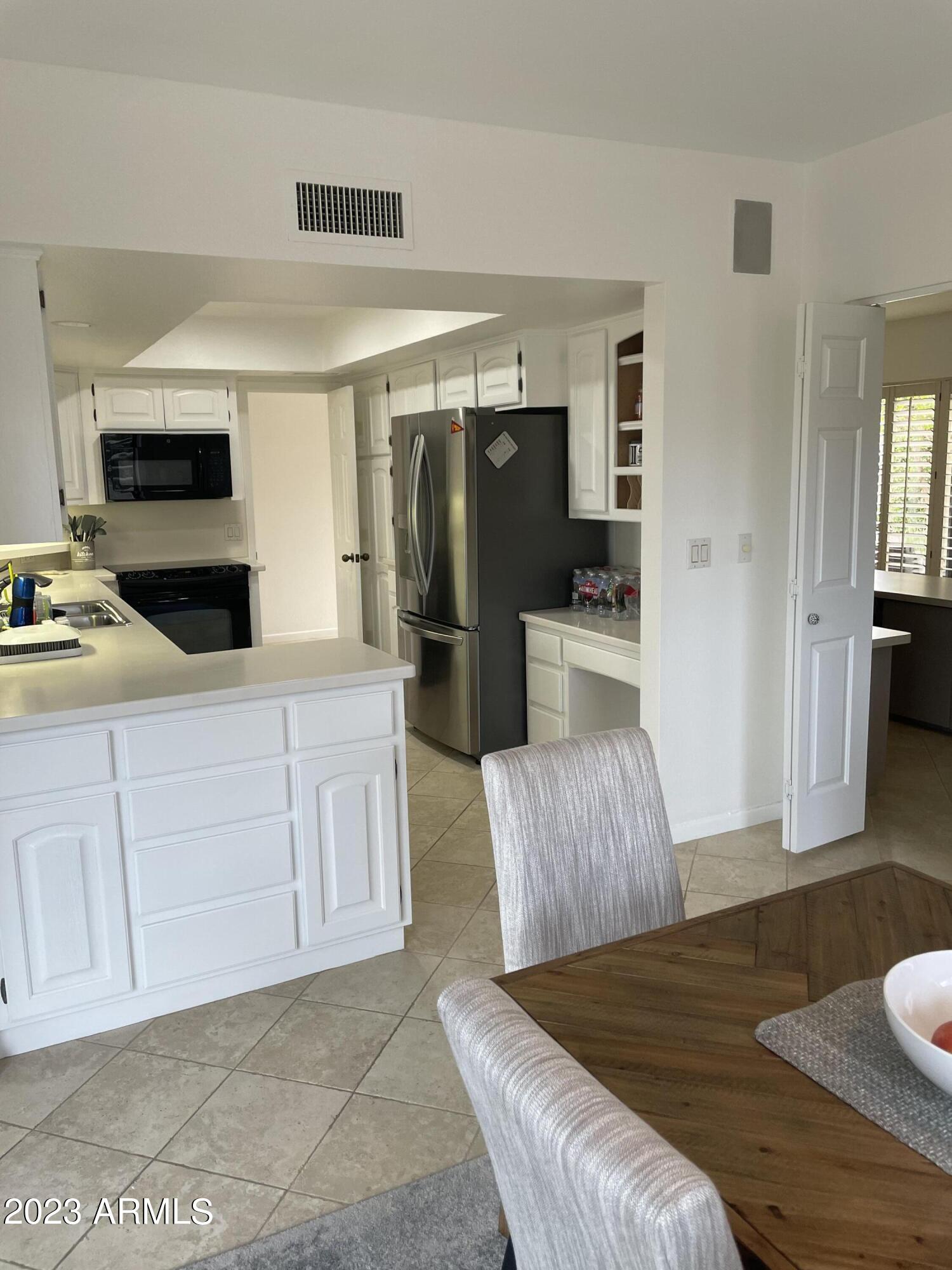 7760 East Gainey Ranch Road, Unit 27 Scottsdale, AZ 85258 - Photo 11 of 34 breakfast to kitchen