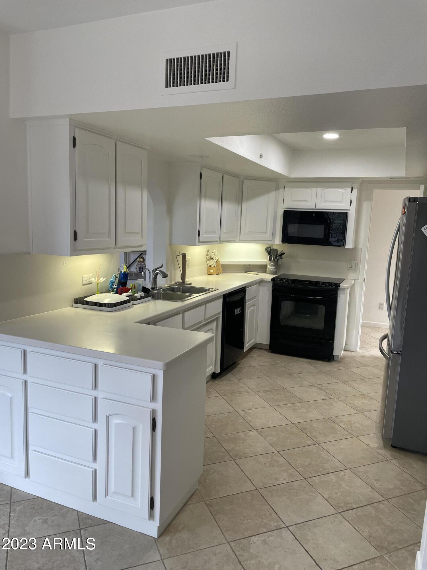 7760 East Gainey Ranch Road, Unit 27 Scottsdale, AZ 85258 - Photo 3 of 34 kitchen