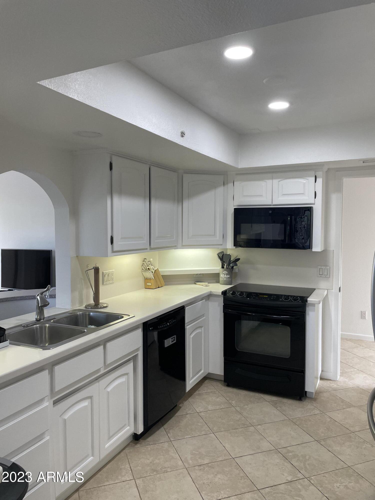 7760 East Gainey Ranch Road, Unit 27 Scottsdale, AZ 85258 - Photo 4 of 34 kitchen