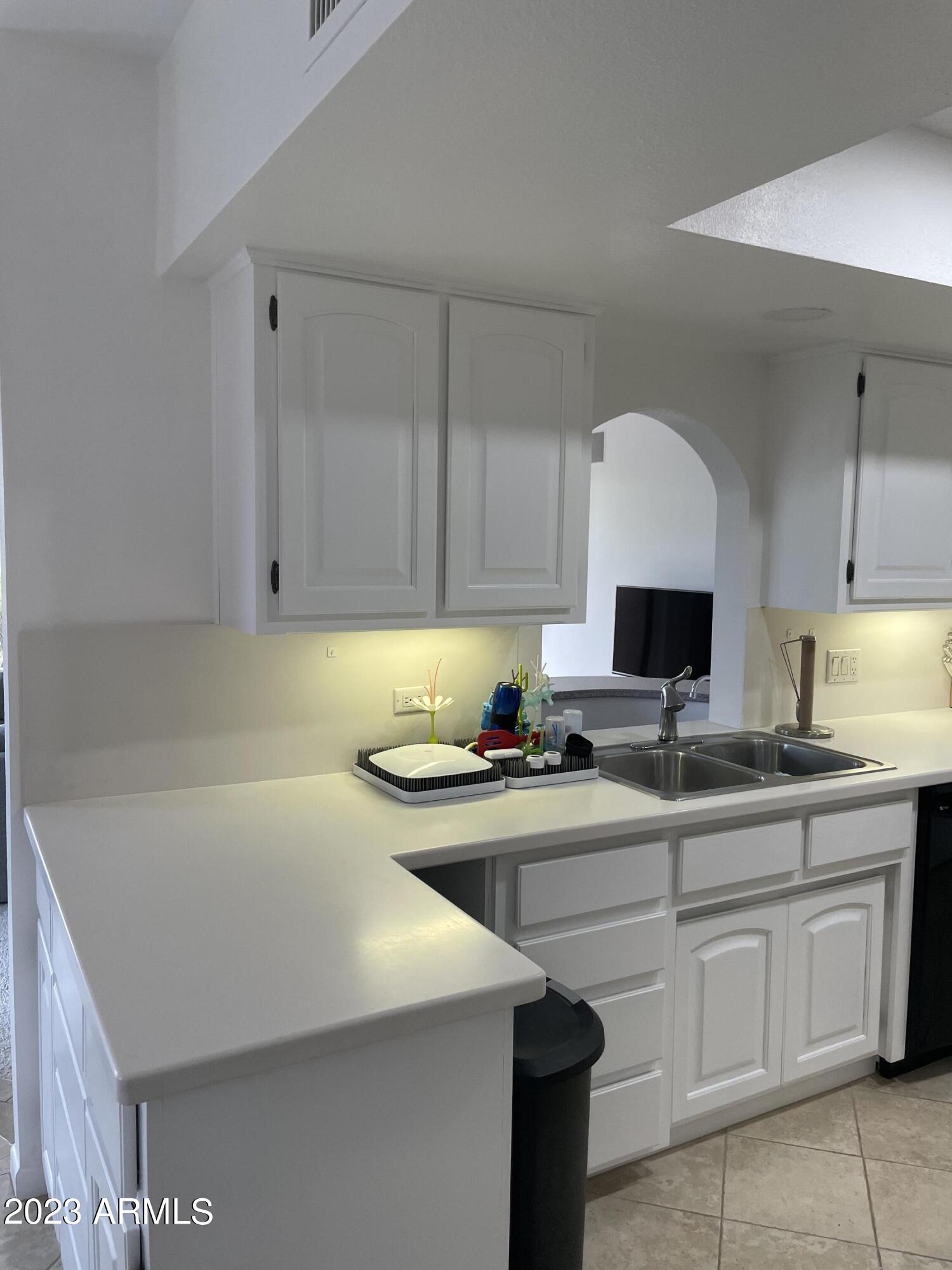 7760 East Gainey Ranch Road, Unit 27 Scottsdale, AZ 85258 - Photo 8 of 34 kitchen