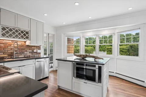 $987,500 | 5 Maryland Boulevard, Hampton Bays, NY 11946