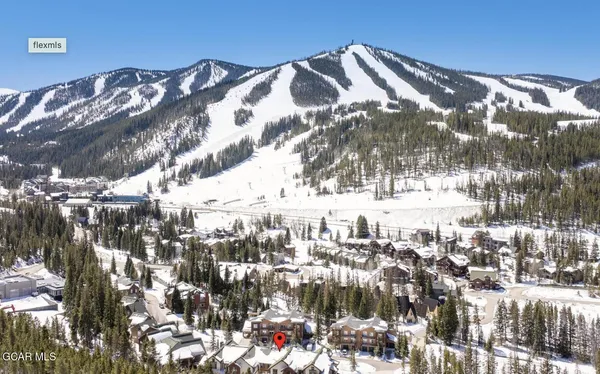 a view of city with patio
