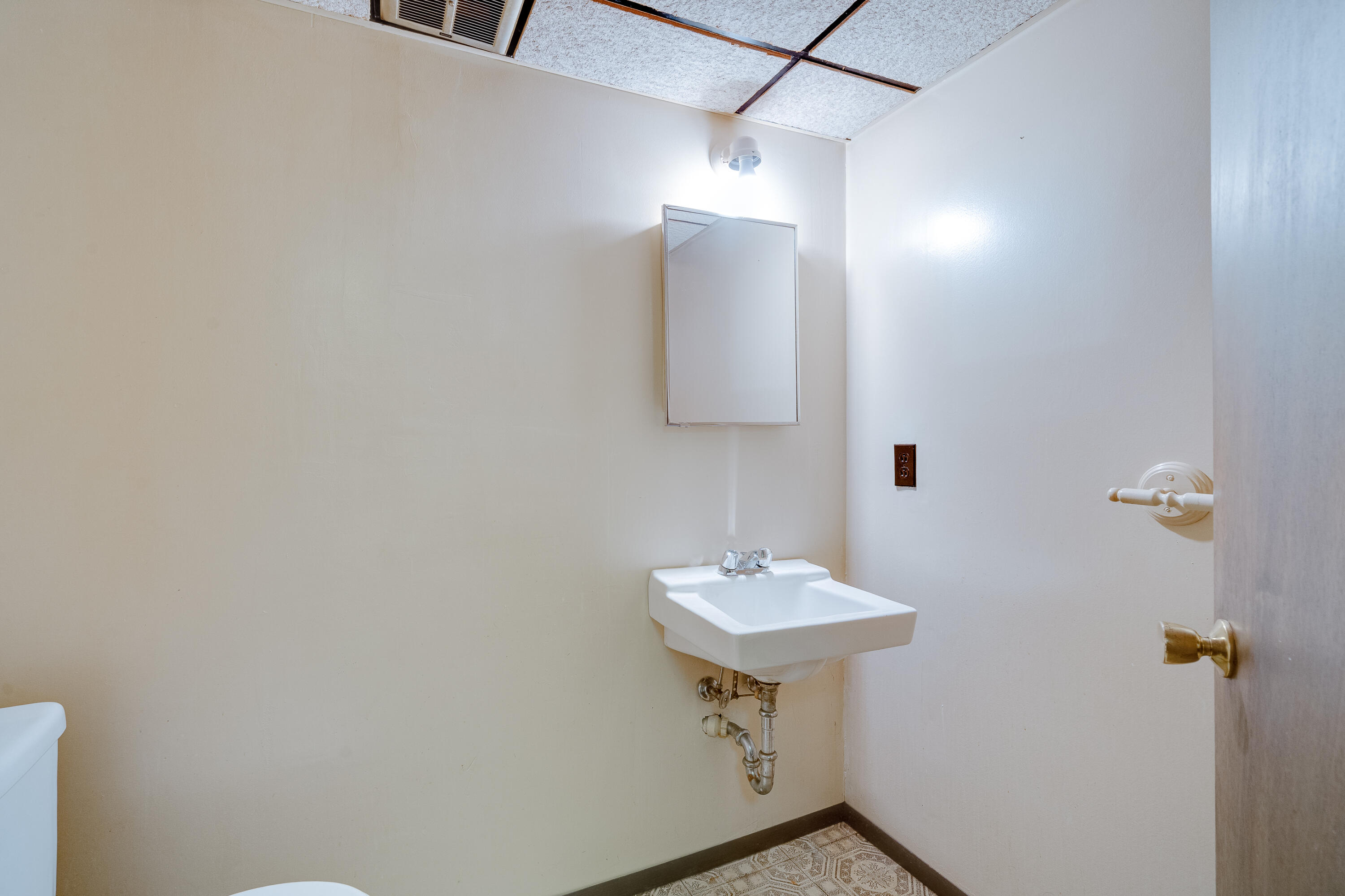 5806 Wedgewood Road Canton, MI 48187 - Photo 47 of 51 B-5806 Wedgewood, Canton-43