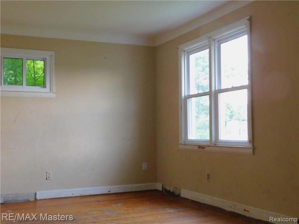 12015 Telegraph Road Carleton, MI 48117 - Photo 8 of 16 DSCN0041.JPG